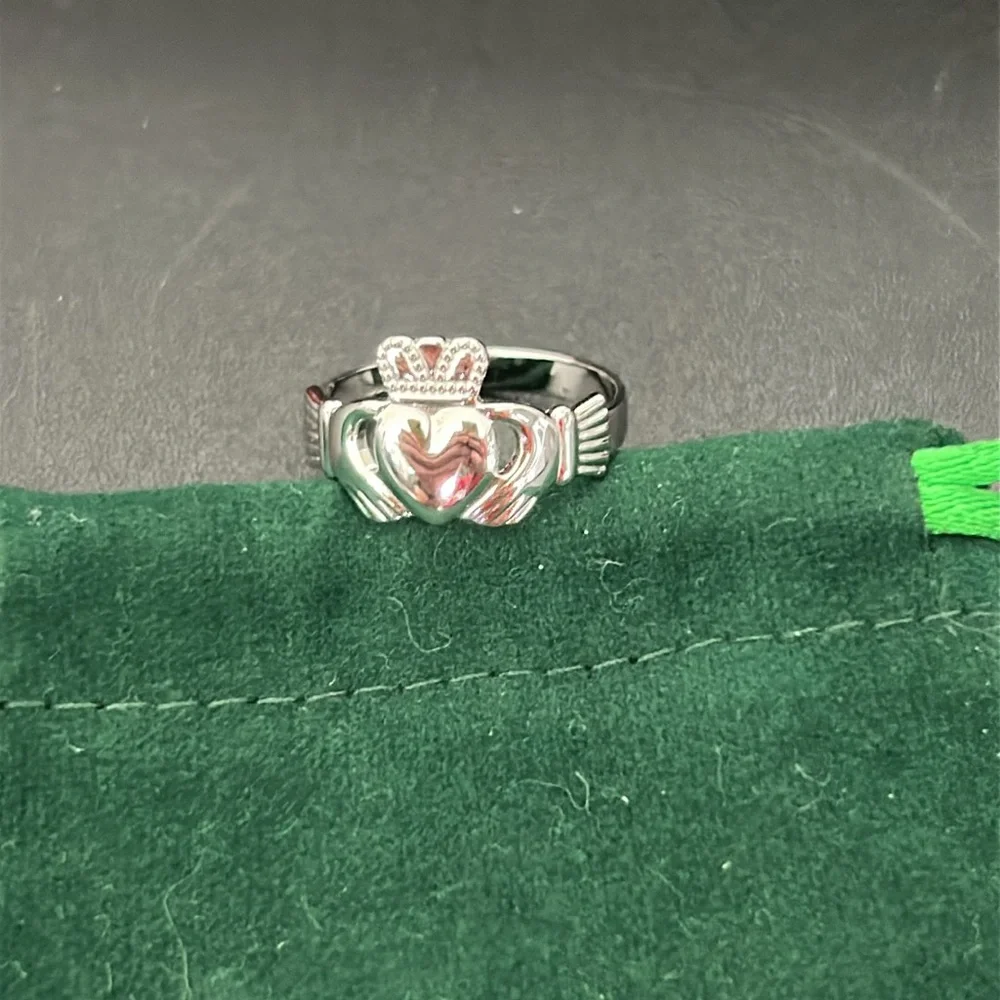 Claddagh Ring - Picture 6 of 9